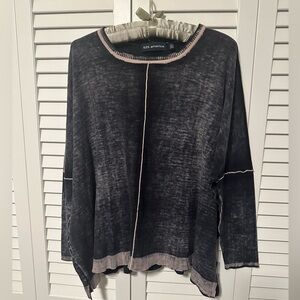 EUC soft lightweight sweatshirt from 525 America. Size XL.